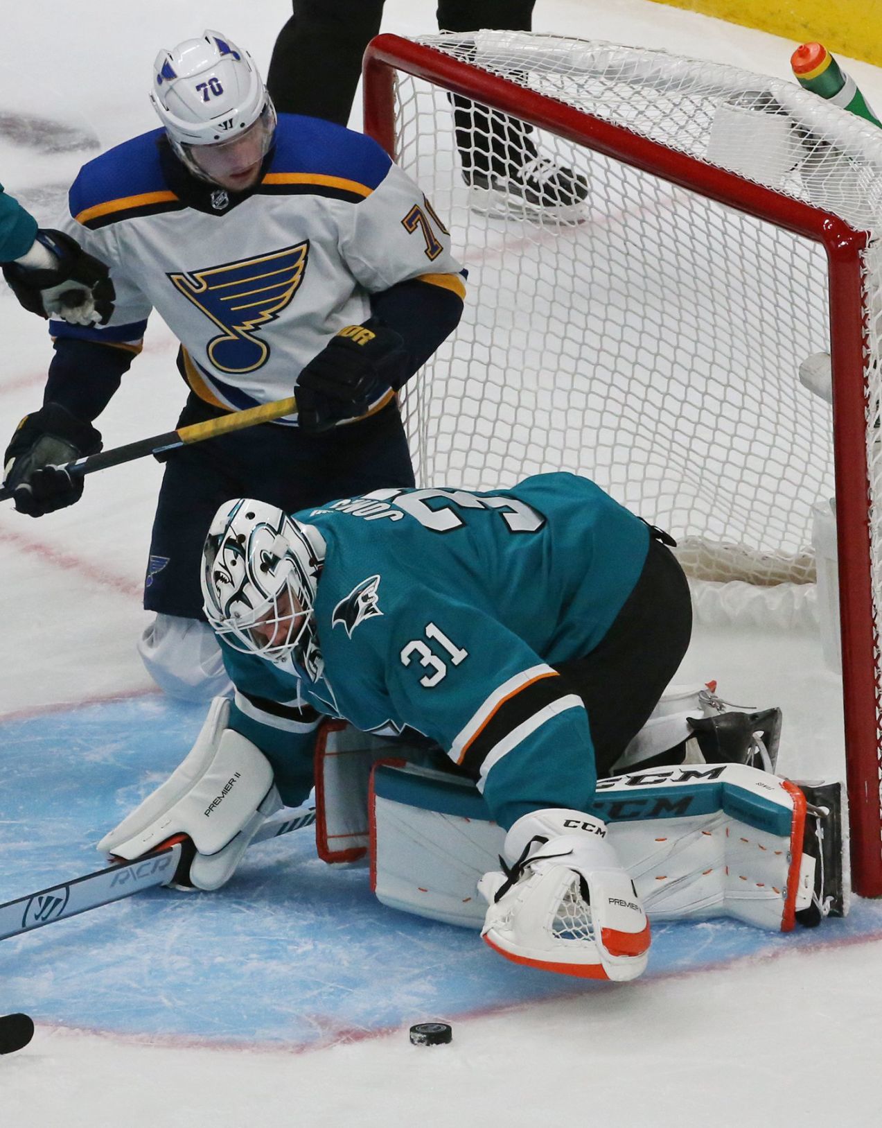 Blues and Sharks skate in game 5 of the semifinals